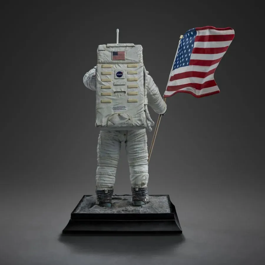 Apollo 11 - Astronaut 1:10 Scale Statue - Image 4