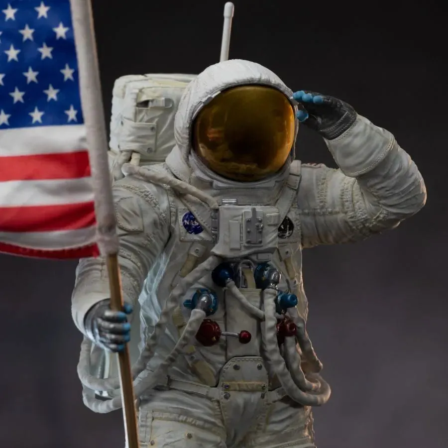 Apollo 11 - Astronaut 1:10 Scale Statue - Image 6