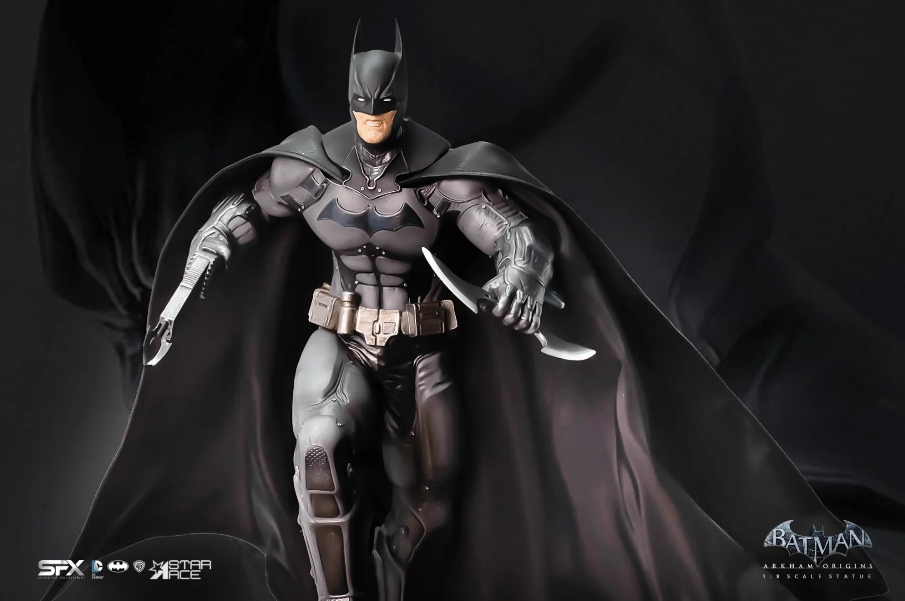 Batman: Arkham Origins - Batman 2.0 Deluxe Statue - Image 15