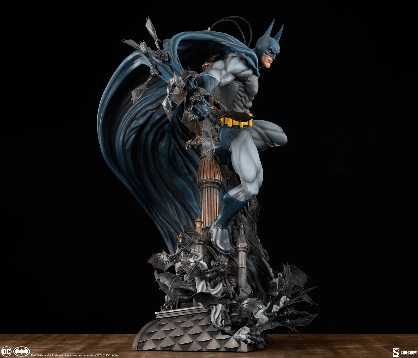 Batman - Batman Premium Format 1:4 Scale Statue - Image 11