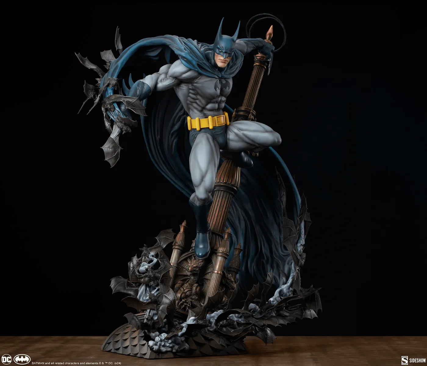 Batman - Batman Premium Format 1:4 Scale Statue - Image 12
