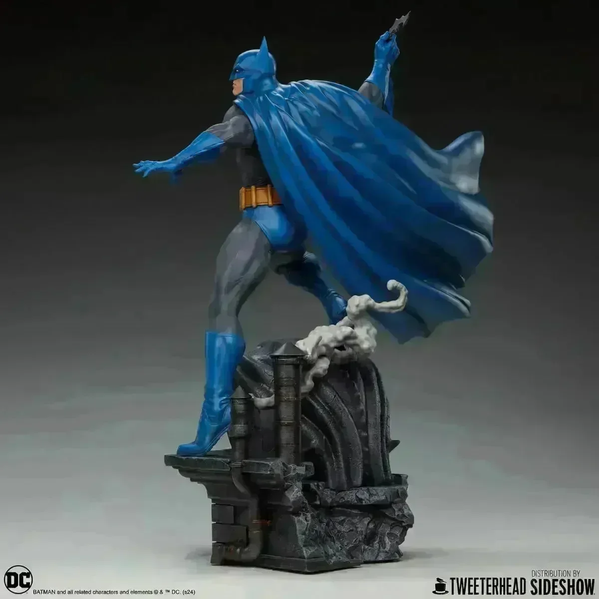 Batman - Batman (Retro Edition) 1:6 Scale Maquette - Image 8