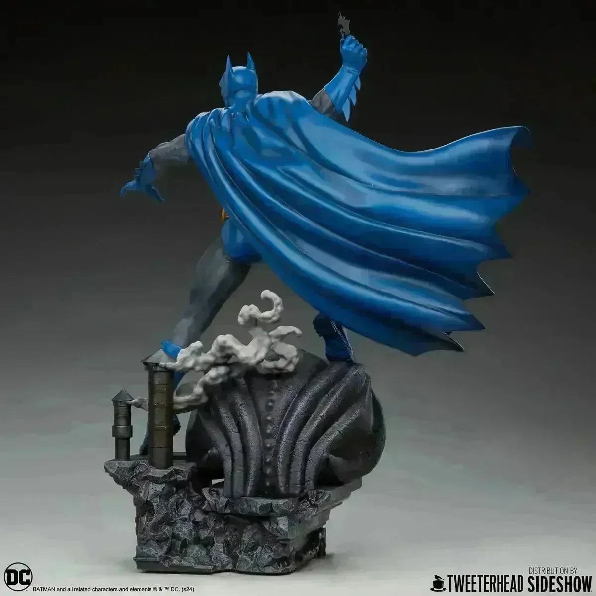 Batman - Batman (Retro Edition) 1:6 Scale Maquette - Image 9