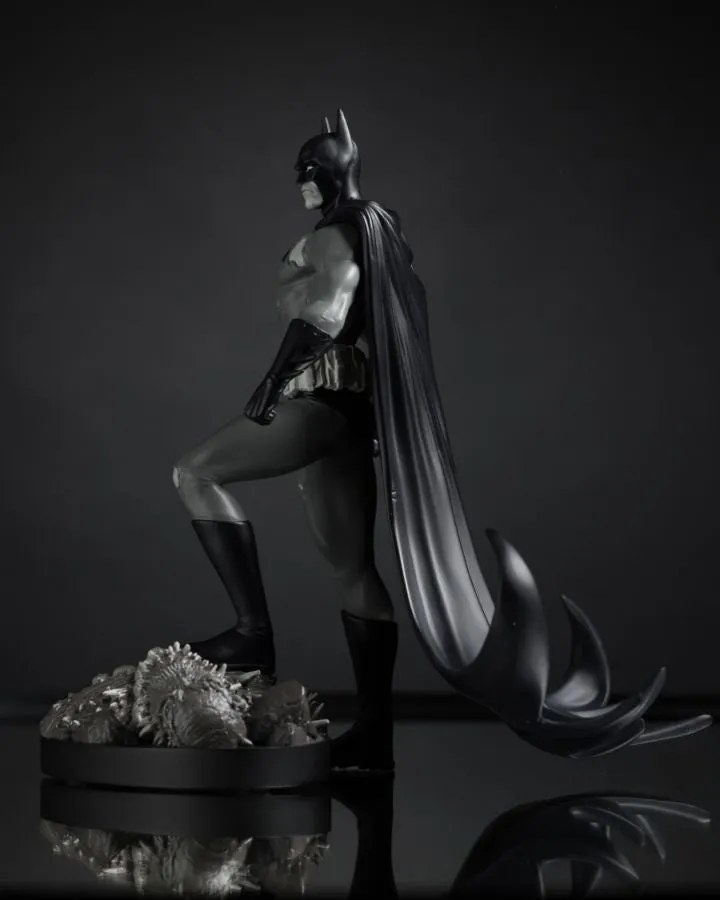 Batman Black & White - Batman by Bjorn Barends Resin Statue - Image 5