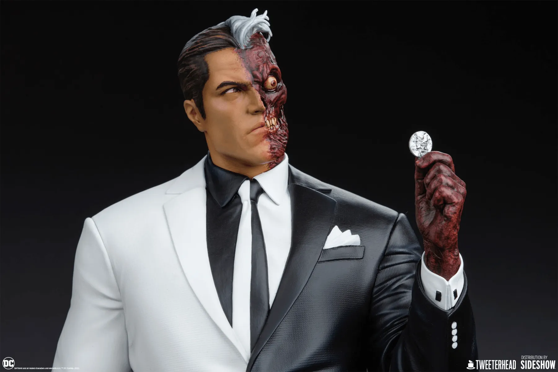 Batman - Two Face 1:6 Scale Maquette - Image 11
