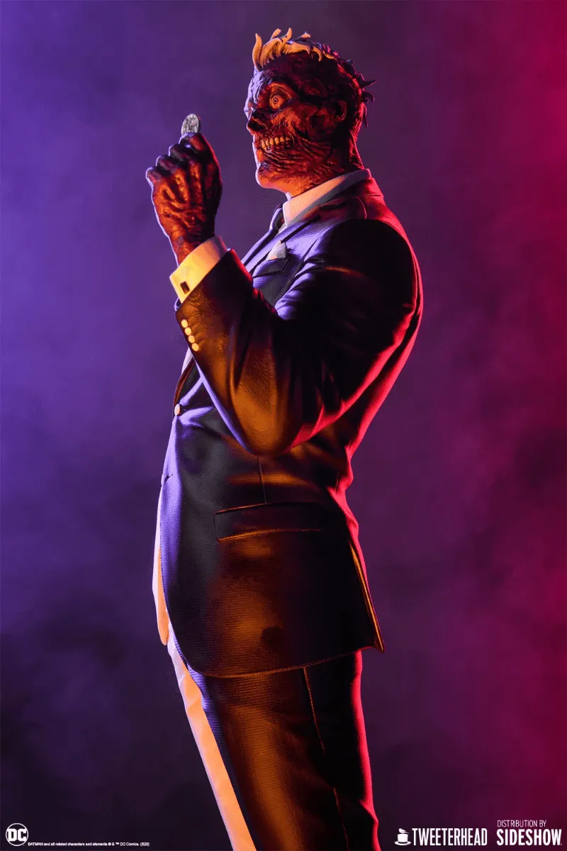 Batman - Two Face 1:6 Scale Maquette - Image 14