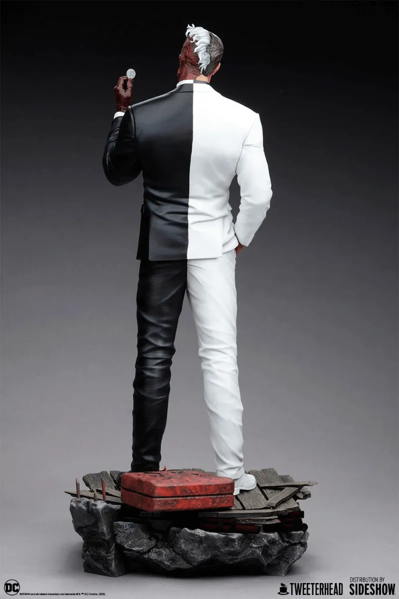 Batman - Two Face 1:6 Scale Maquette - Image 7
