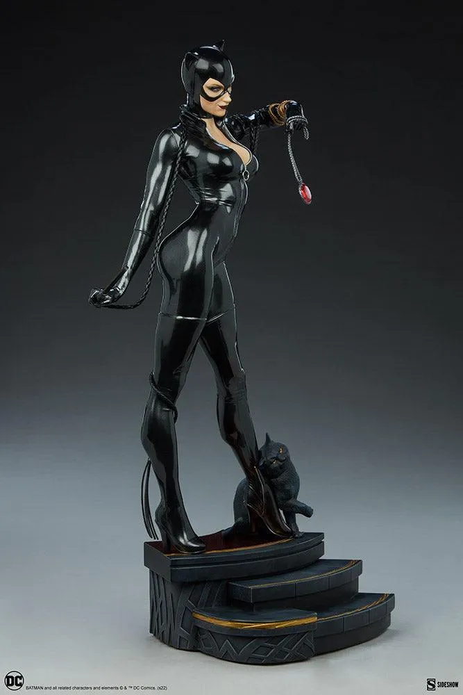 DC Comics - Catwoman Premium Format Statue - Image 13