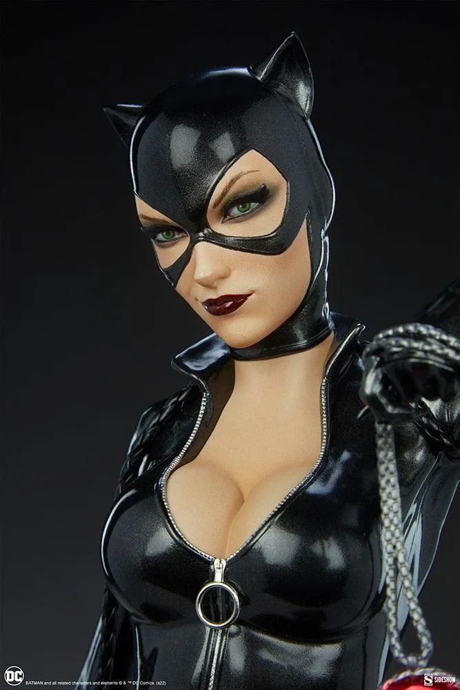 DC Comics - Catwoman Premium Format Statue - Image 16