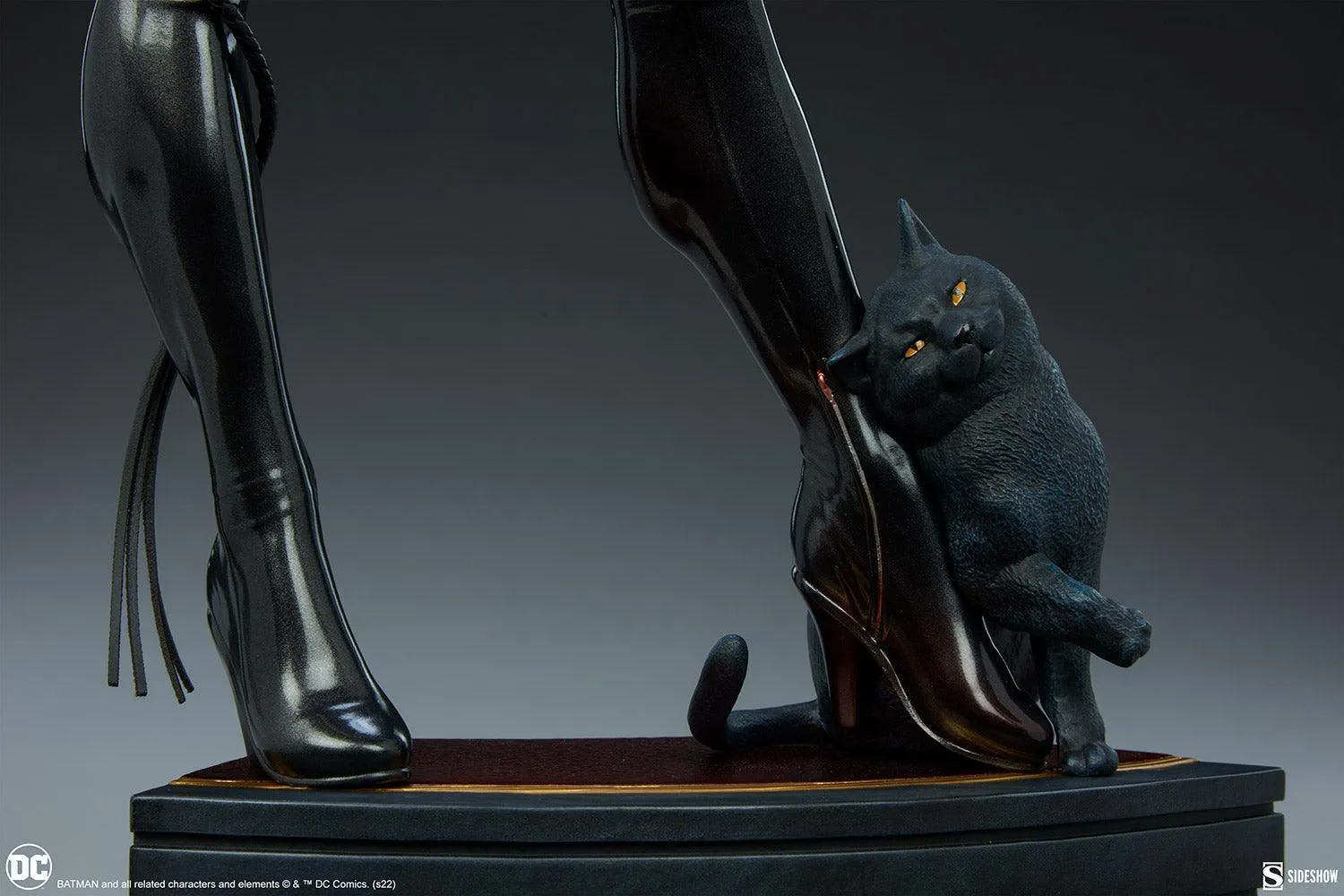 DC Comics - Catwoman Premium Format Statue - Image 24