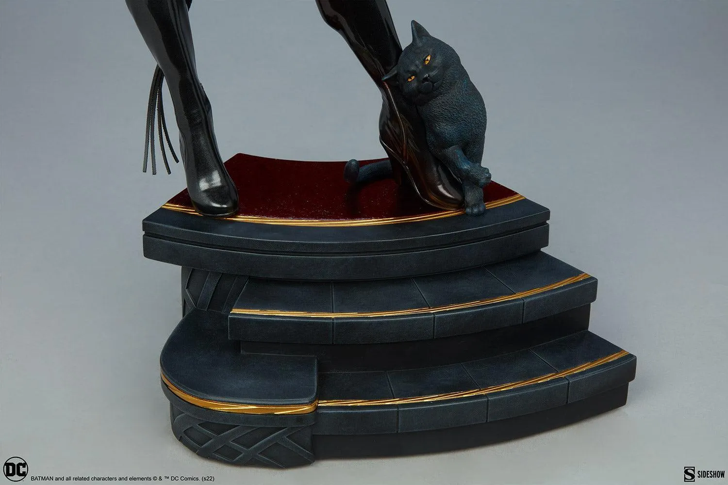 DC Comics - Catwoman Premium Format Statue - Image 26