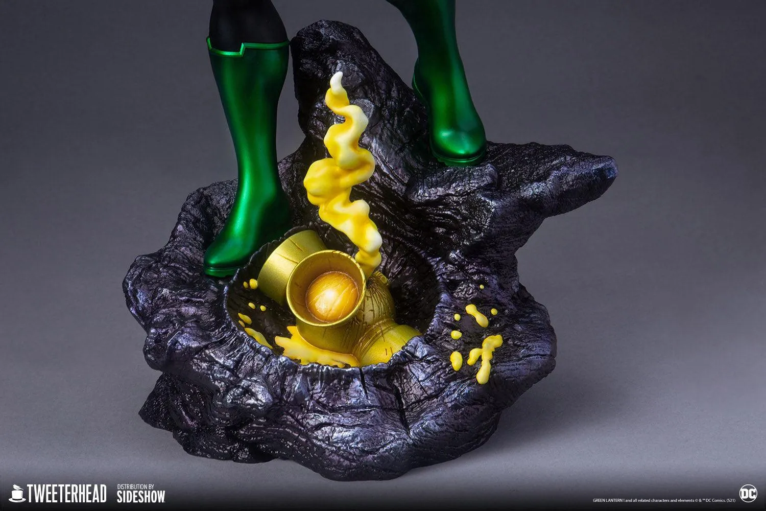 DC Comics - Green Lantern John Stewart Maquette - Image 12