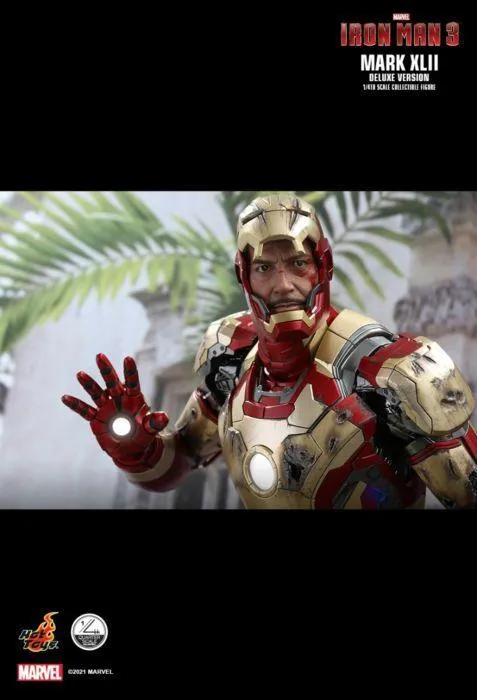 Iron Man 3 - Iron Man Mark XLII Deluxe 1:4 Scale Action Figure - Image 14