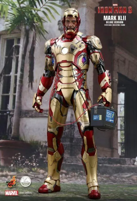 Iron Man 3 - Iron Man Mark XLII Deluxe 1:4 Scale Action Figure - Image 4