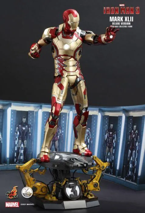 Iron Man 3 - Iron Man Mark XLII Deluxe 1:4 Scale Action Figure - Image 7