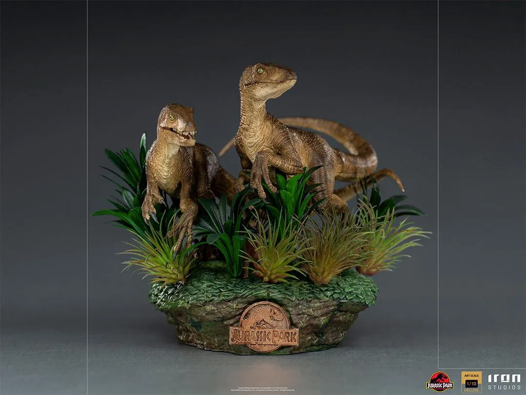 Jurassic Park - Two Raptors Deluxe 1:10 Scale Statue - Image 2