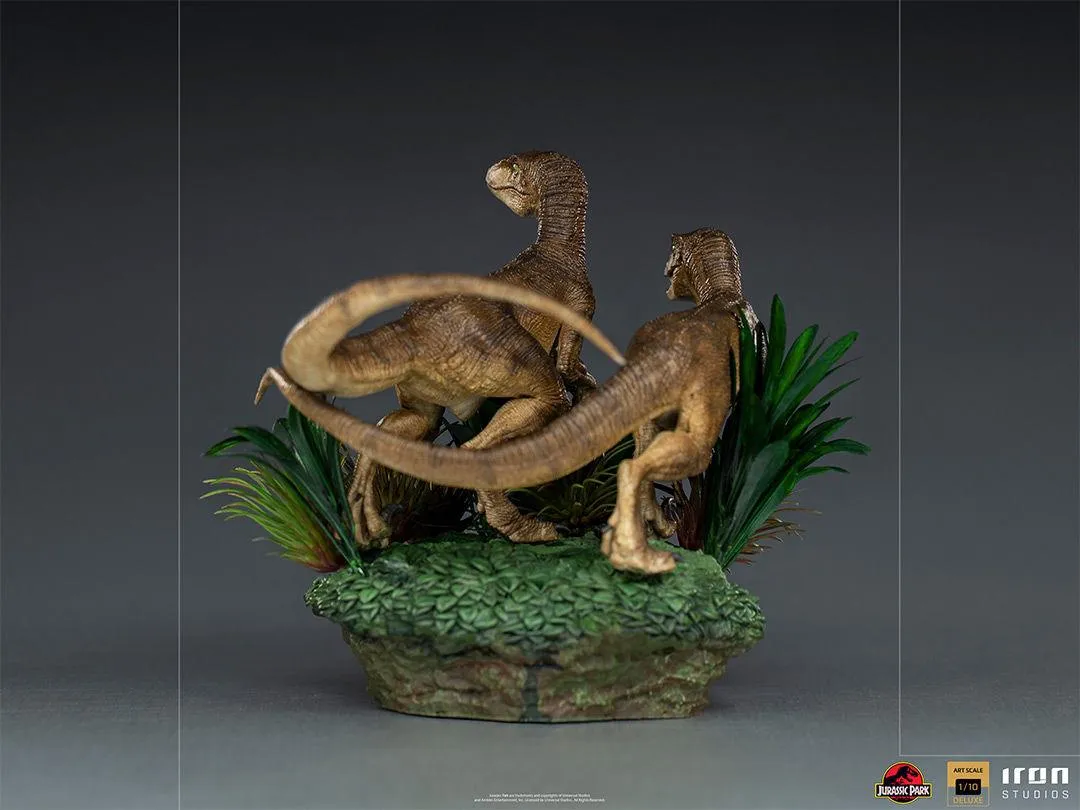 Jurassic Park - Two Raptors Deluxe 1:10 Scale Statue - Image 4