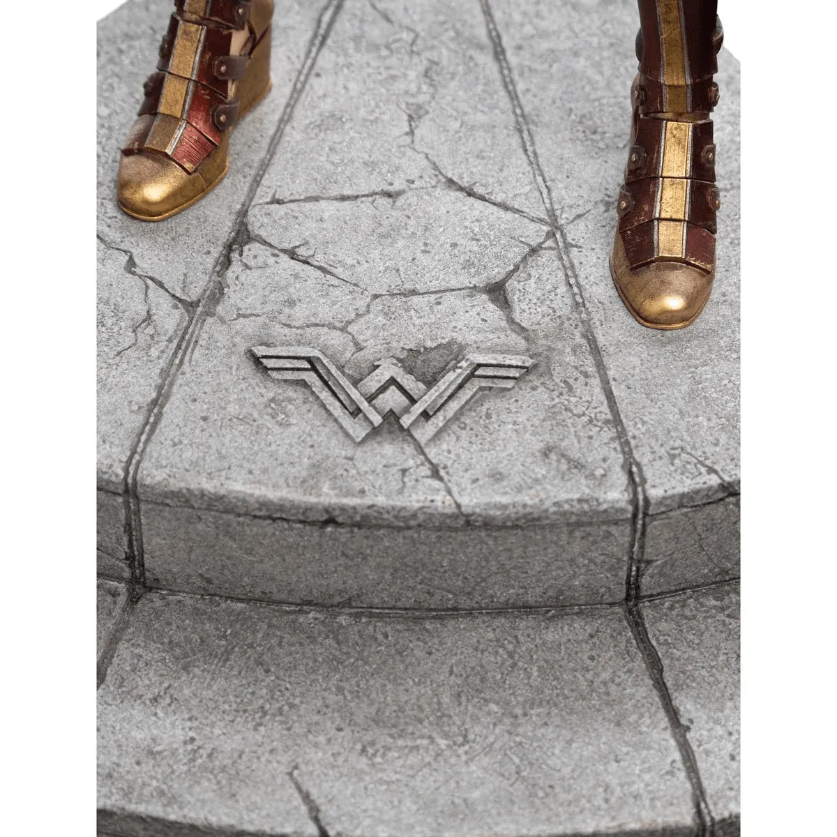 Justice League (2017) - Wonder Woman Statue - Image 13