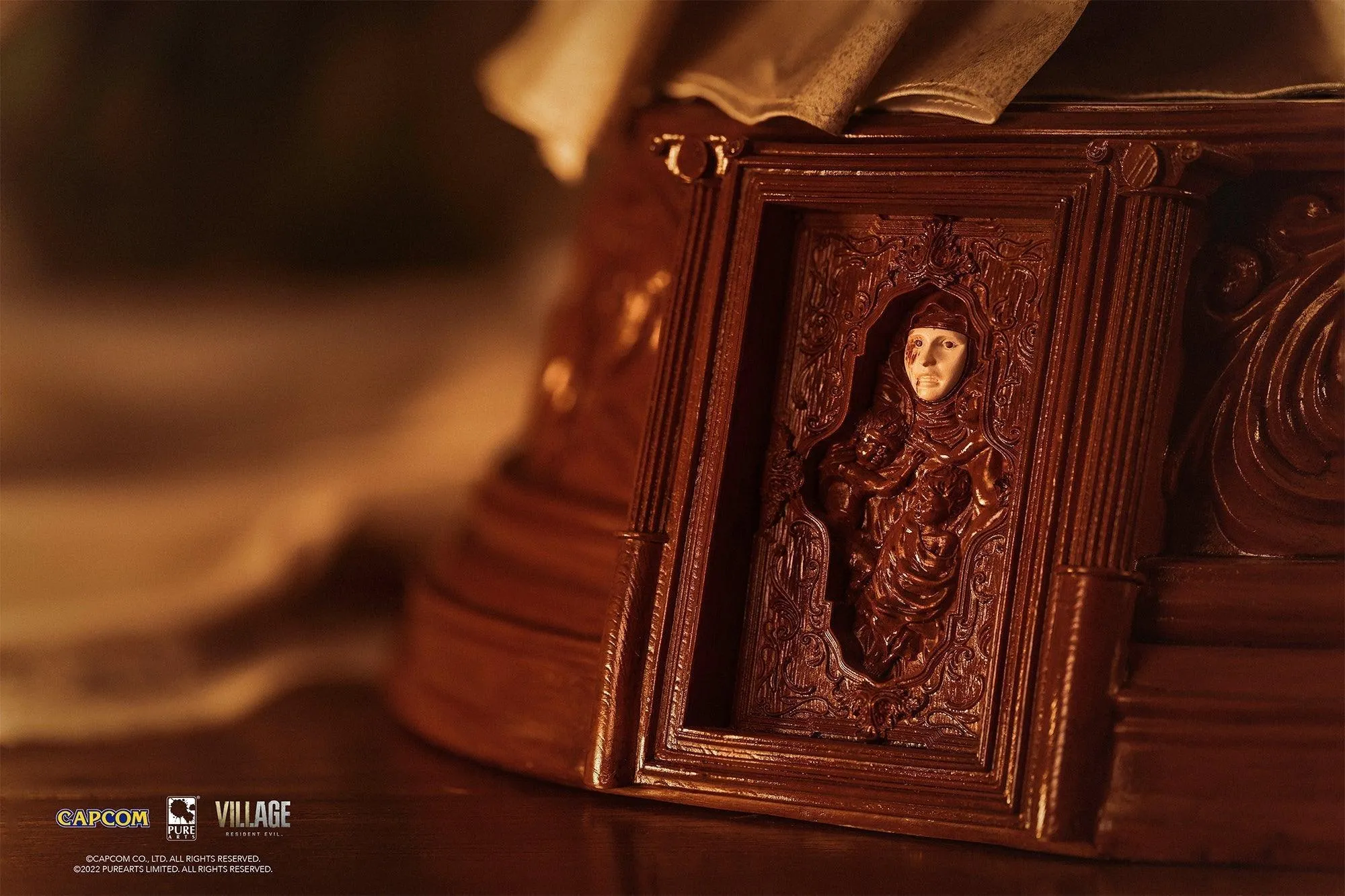 Resident Evil - Lady Dimitrescu 1:4 Scale Statue - Image 17