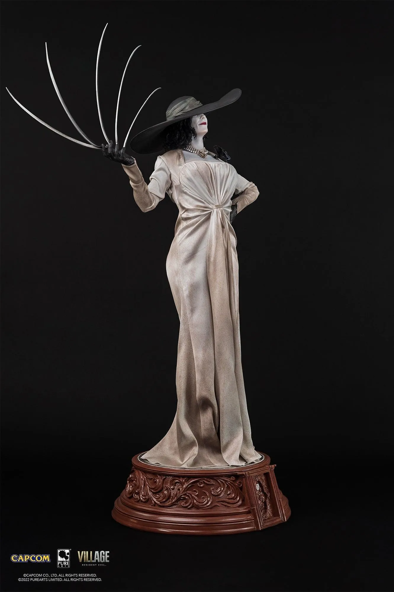 Resident Evil - Lady Dimitrescu 1:4 Scale Statue - Image 21