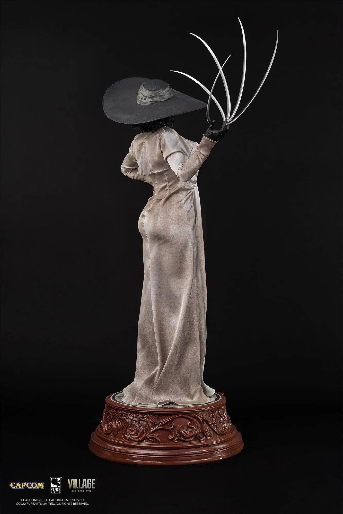 Resident Evil - Lady Dimitrescu 1:4 Scale Statue - Image 23