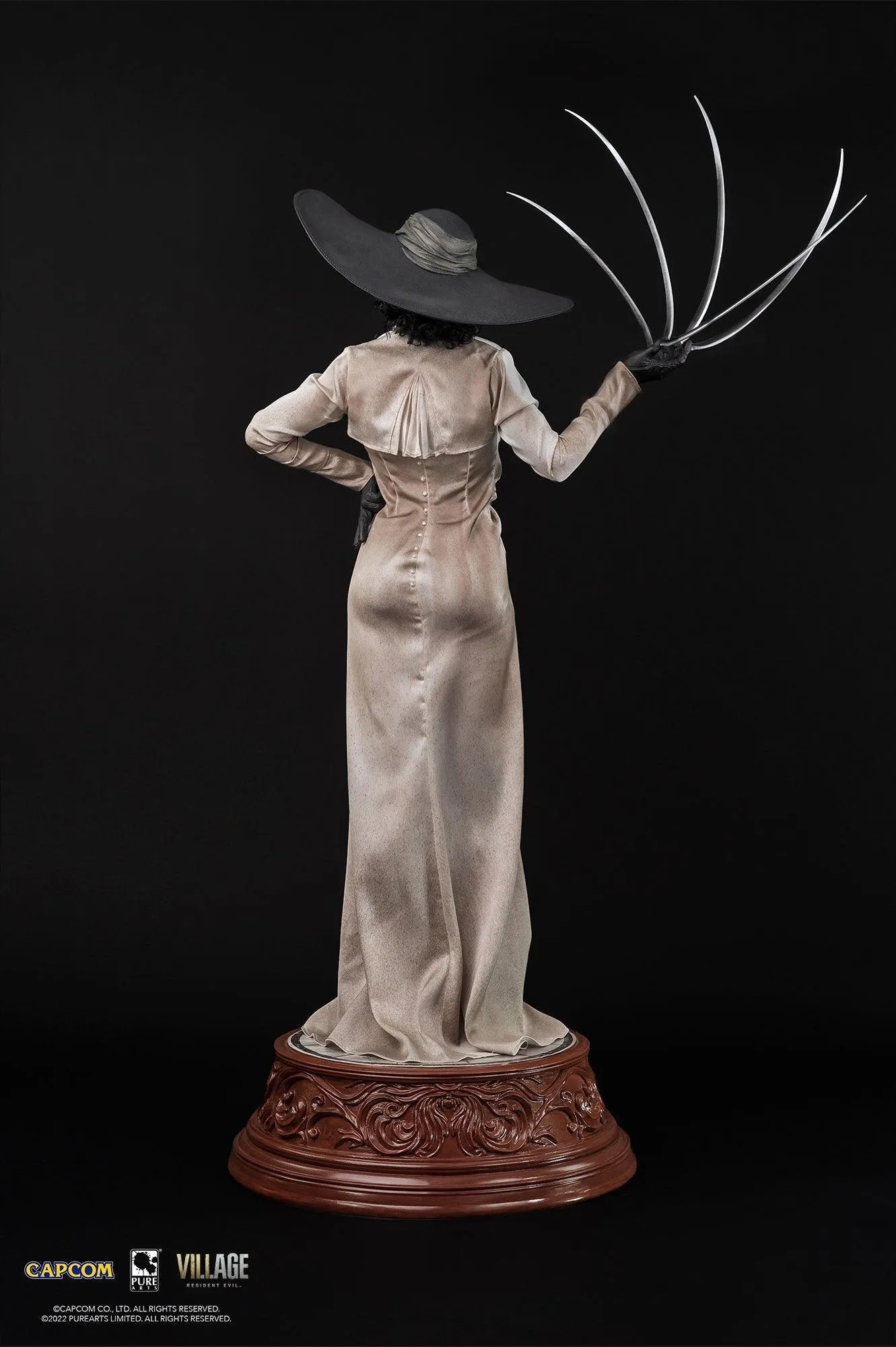 Resident Evil - Lady Dimitrescu 1:4 Scale Statue - Image 24