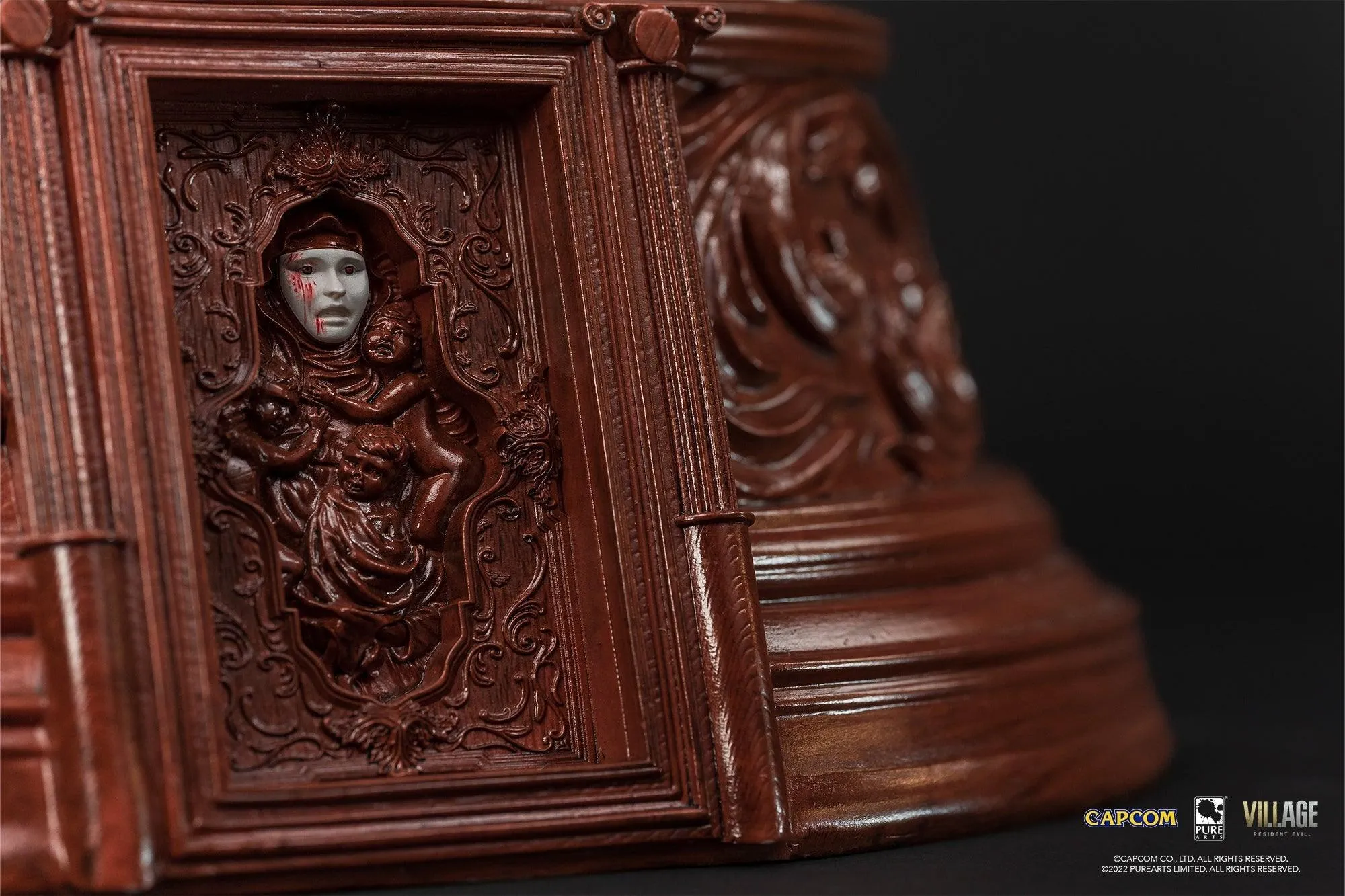 Resident Evil - Lady Dimitrescu 1:4 Scale Statue - Image 37