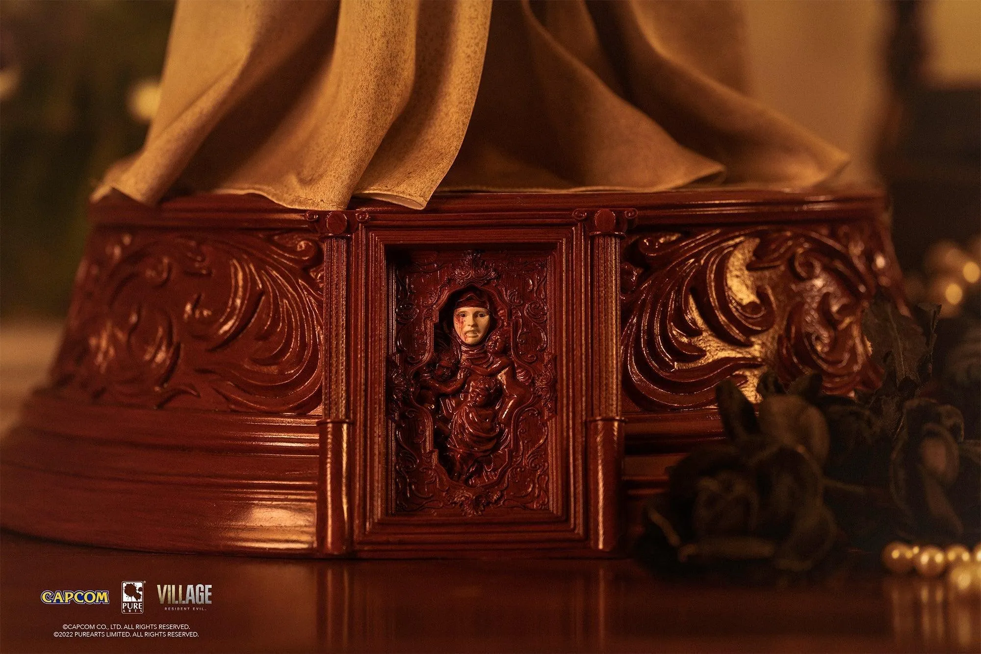 Resident Evil - Lady Dimitrescu 1:4 Scale Statue - Image 9