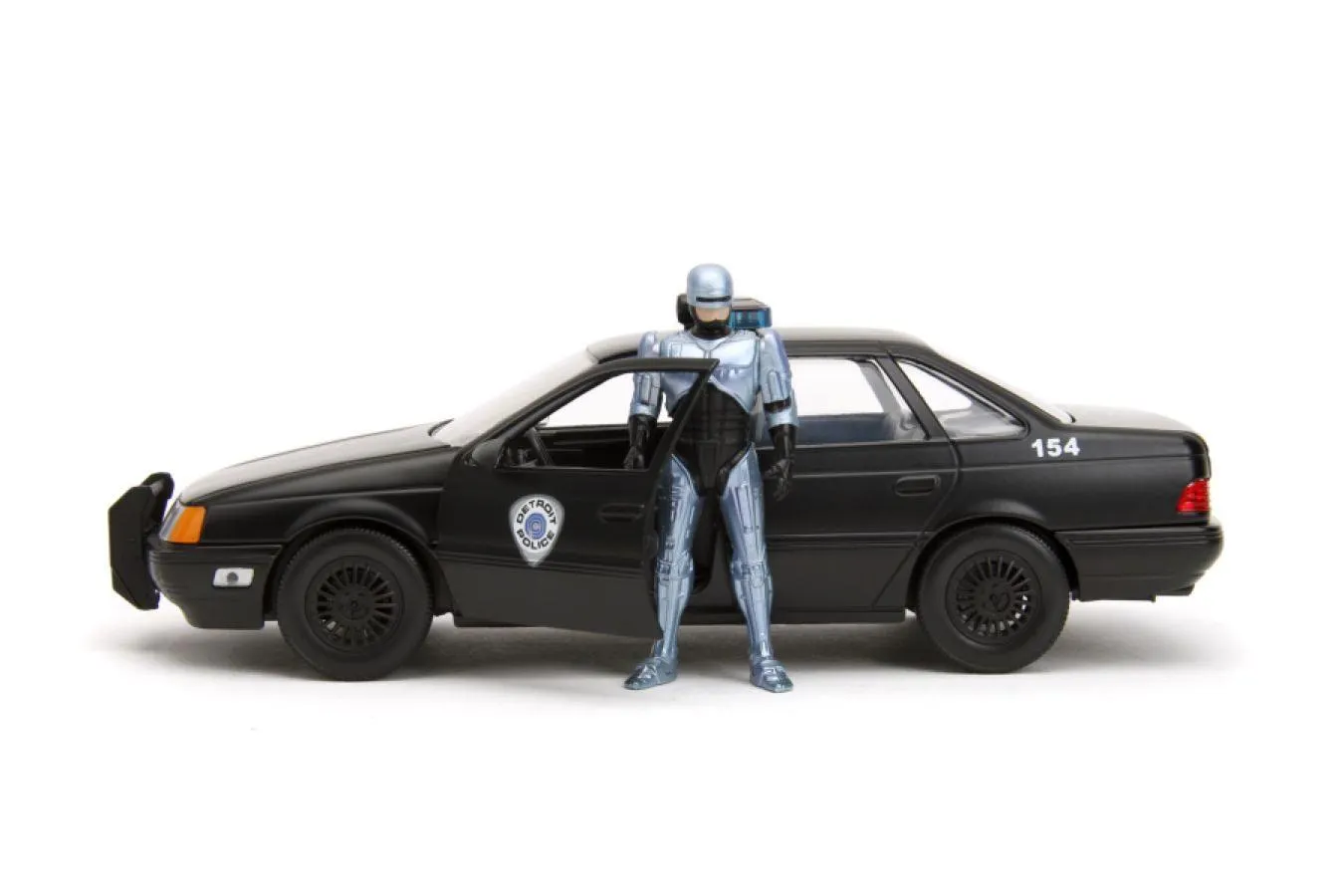 Robocop - 1986 Ford Taurus with Robocop 1:24 Scale Set - Image 3
