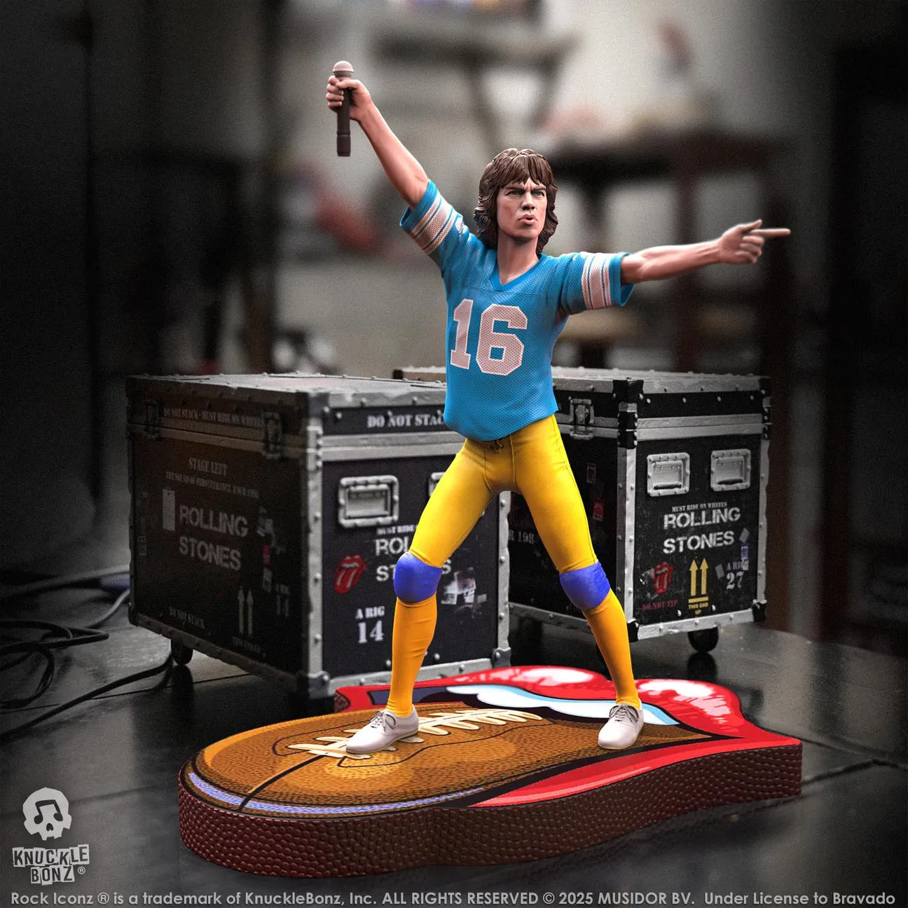 Rolling Stones - Mick Jagger Tour '81 (Blue Jersey) Statue - Image 10