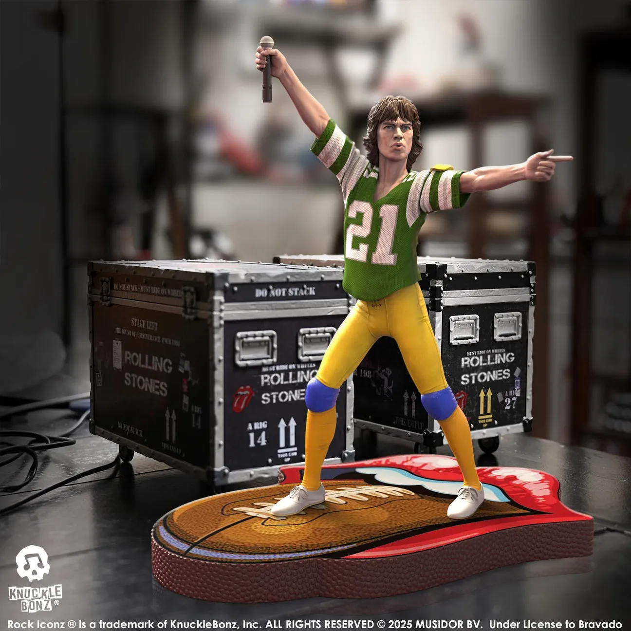 Rolling Stones - Mick Jagger Tour '81 (Green Jersey) Statue - Image 7