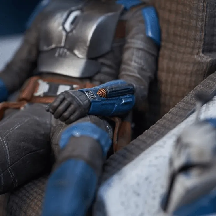 Star Wars: Mandalorian - Bo-Katan on Throne Statue - Image 11