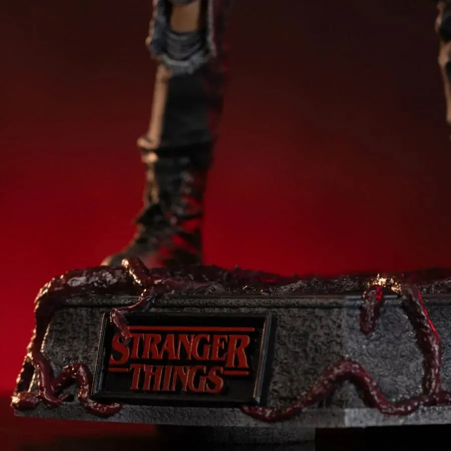 Stranger Things - Eddie Munson Deluxe 1:10 Scale Statue - Image 9