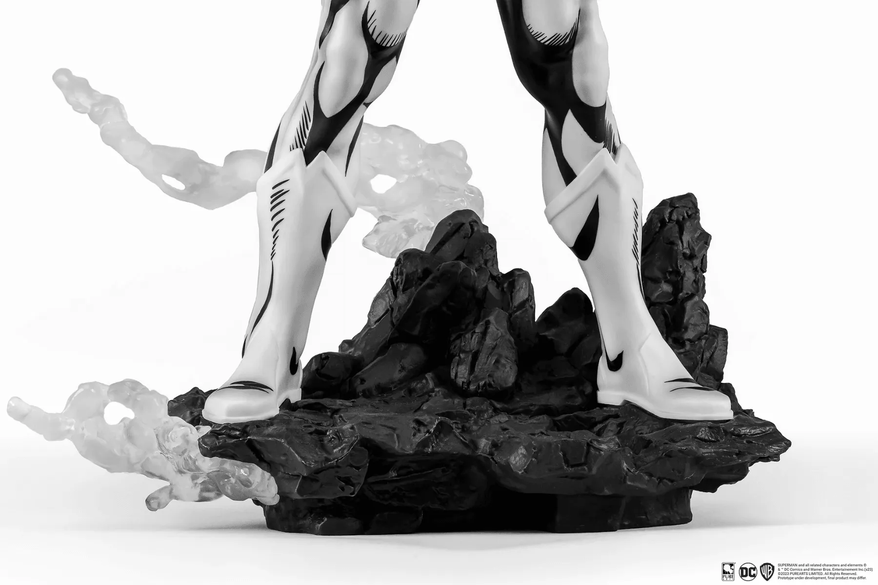 Superman - Superman (John Byrne) Black & White PVC 1:8 Scale Statue - Image 12