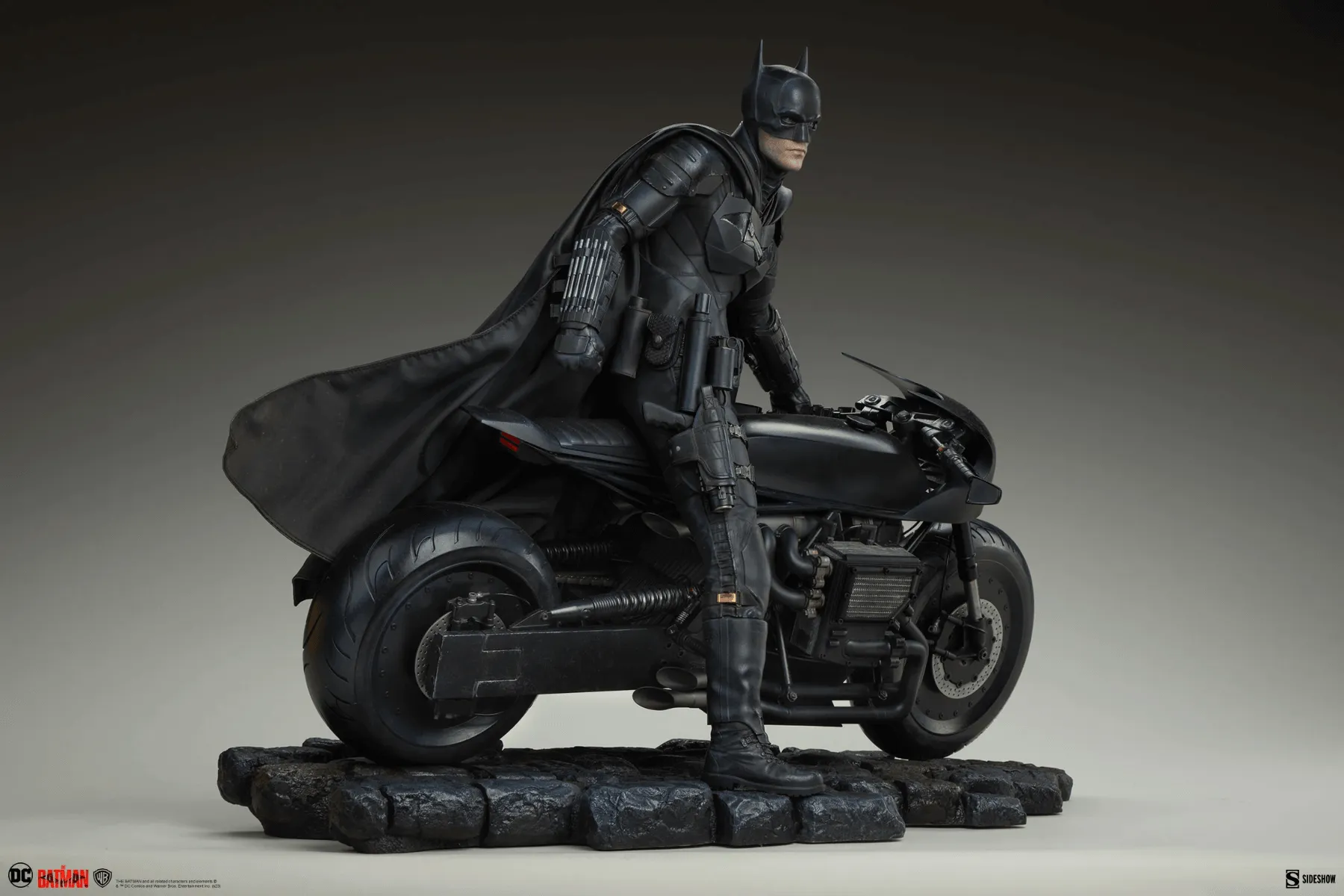 The Batman - Batman Premium Format Statue - Image 6