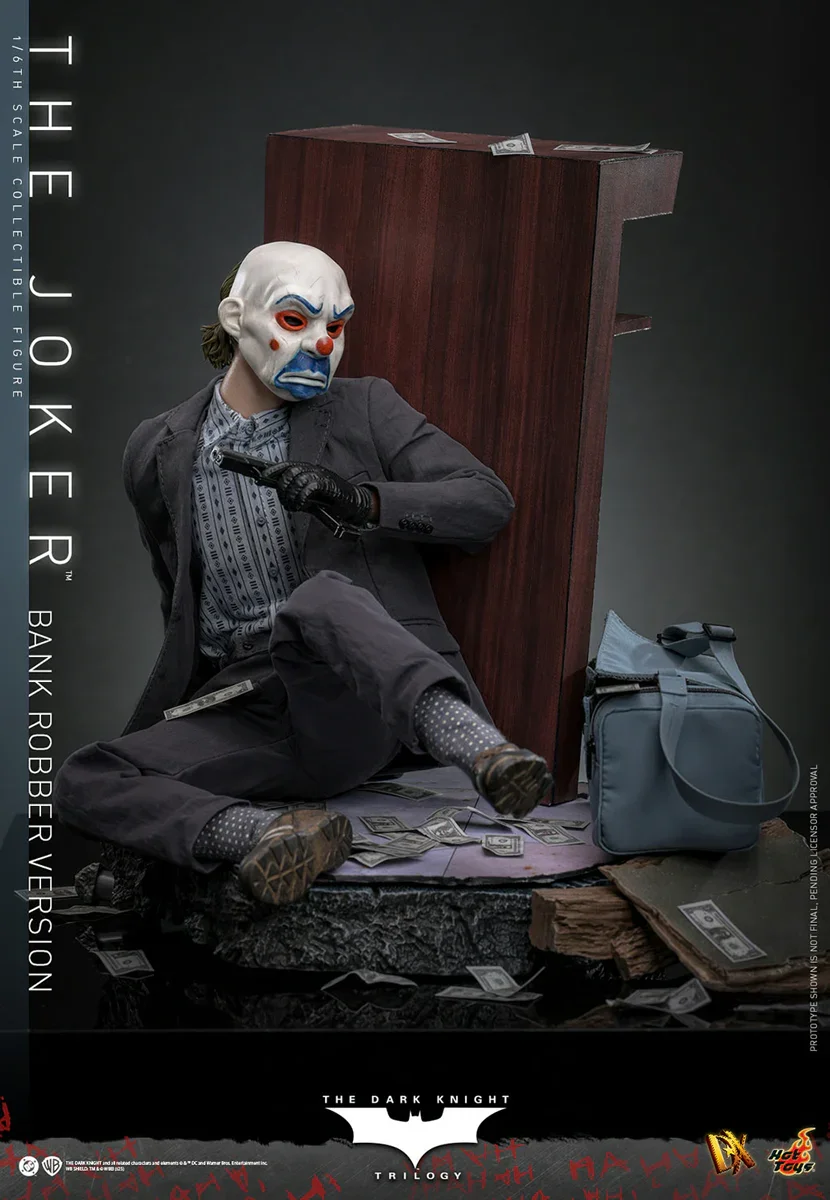 The Dark Knight - The Joker (Bank Robber Version) 1:6 Scale Collectable Action Figure - Image 8