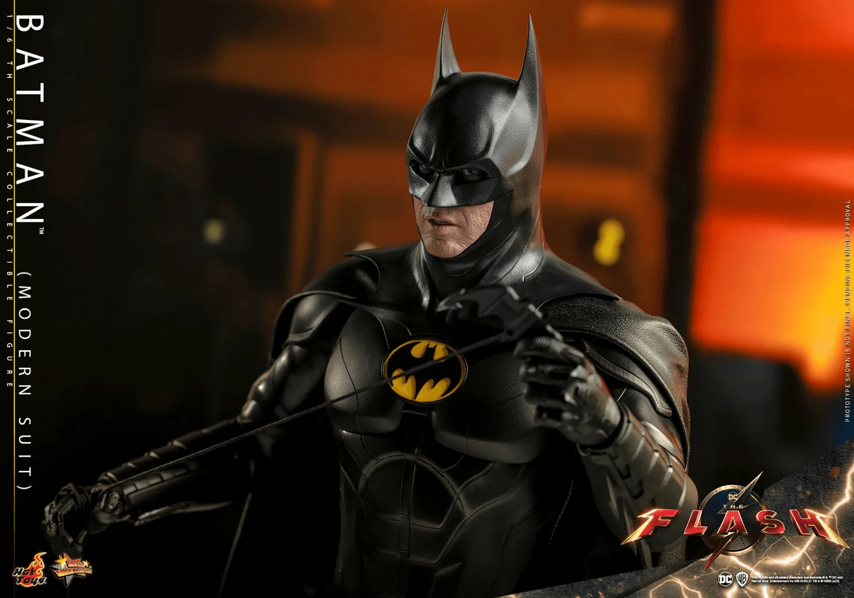 The Flash (2023) - Batman (Modern Suit) 1:6 Scale Action Figure - Image 10