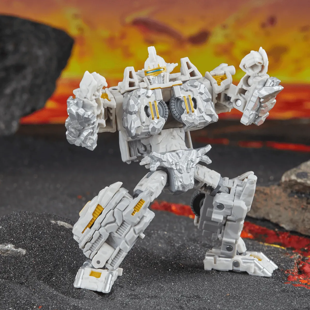 Transformers Legacy United: Deluxe Class - Infernac Universe Nucleous - Image 9