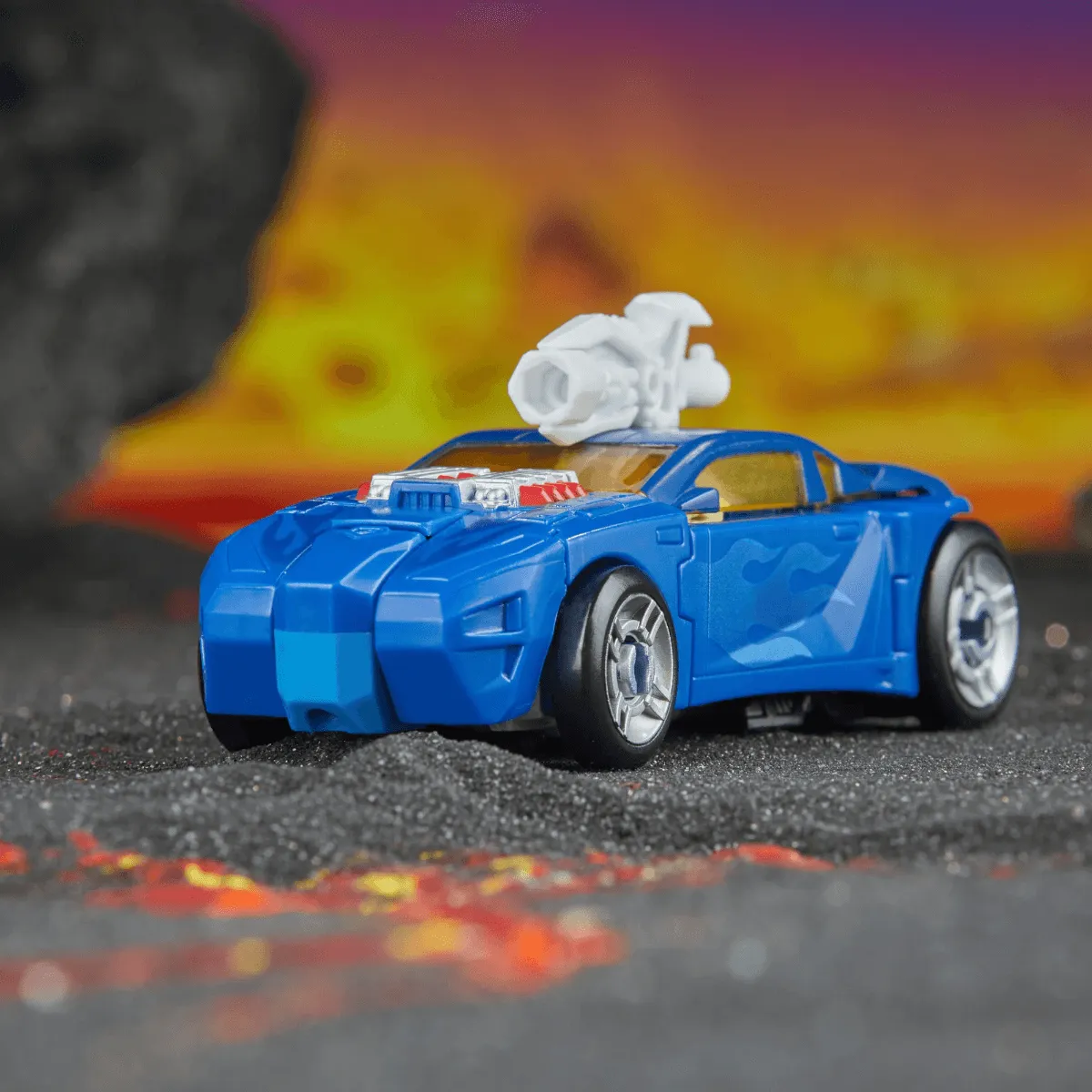 Transformers Legacy United: Deluxe Class - Robots in Disguise 2001 Universe Autobot Side Burn - Image 12