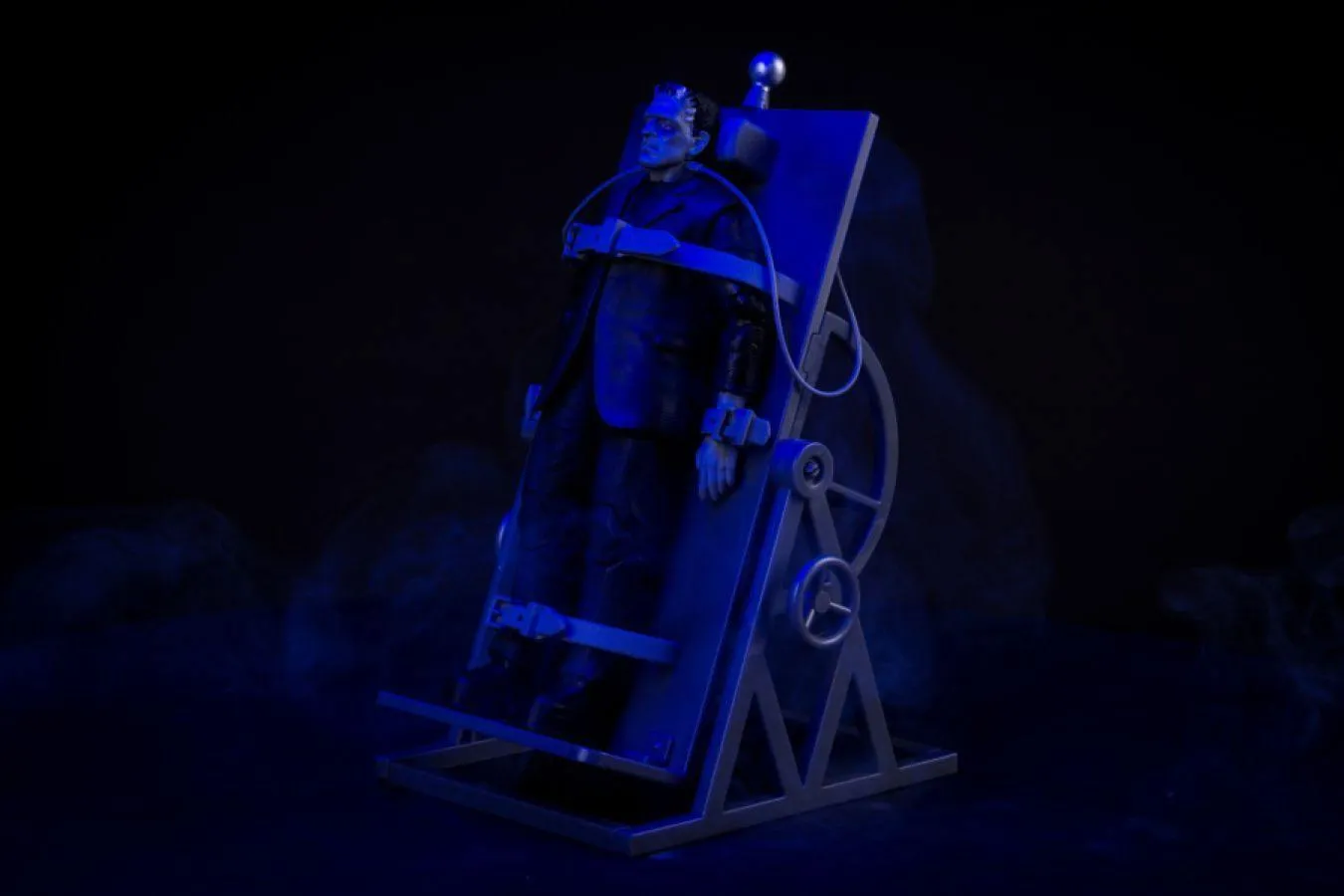 Universal Monsters - Frankenstein Deluxe Box Set - Image 13