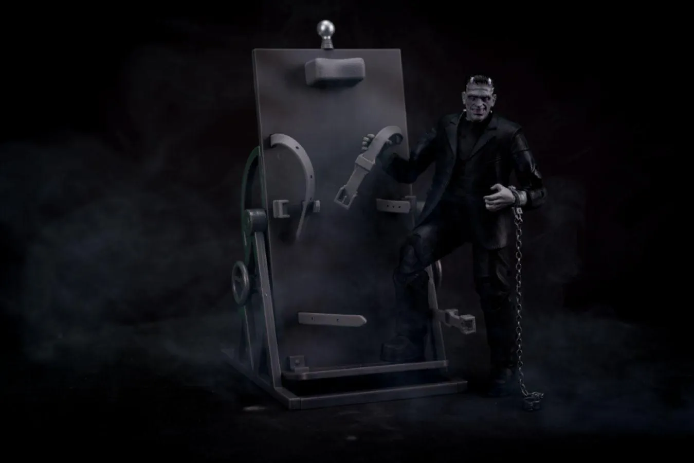 Universal Monsters - Frankenstein Deluxe Box Set - Image 22