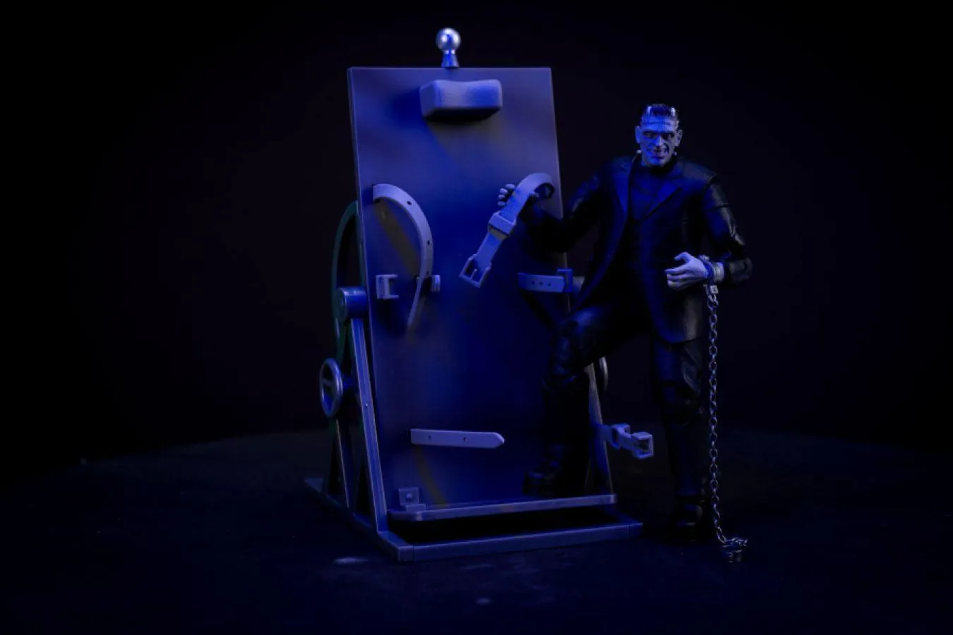 Universal Monsters - Frankenstein Deluxe Box Set - Image 27