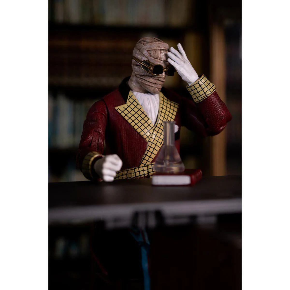 Universal Monsters - Invisible Man Deluxe 6" Action Figure - Image 5