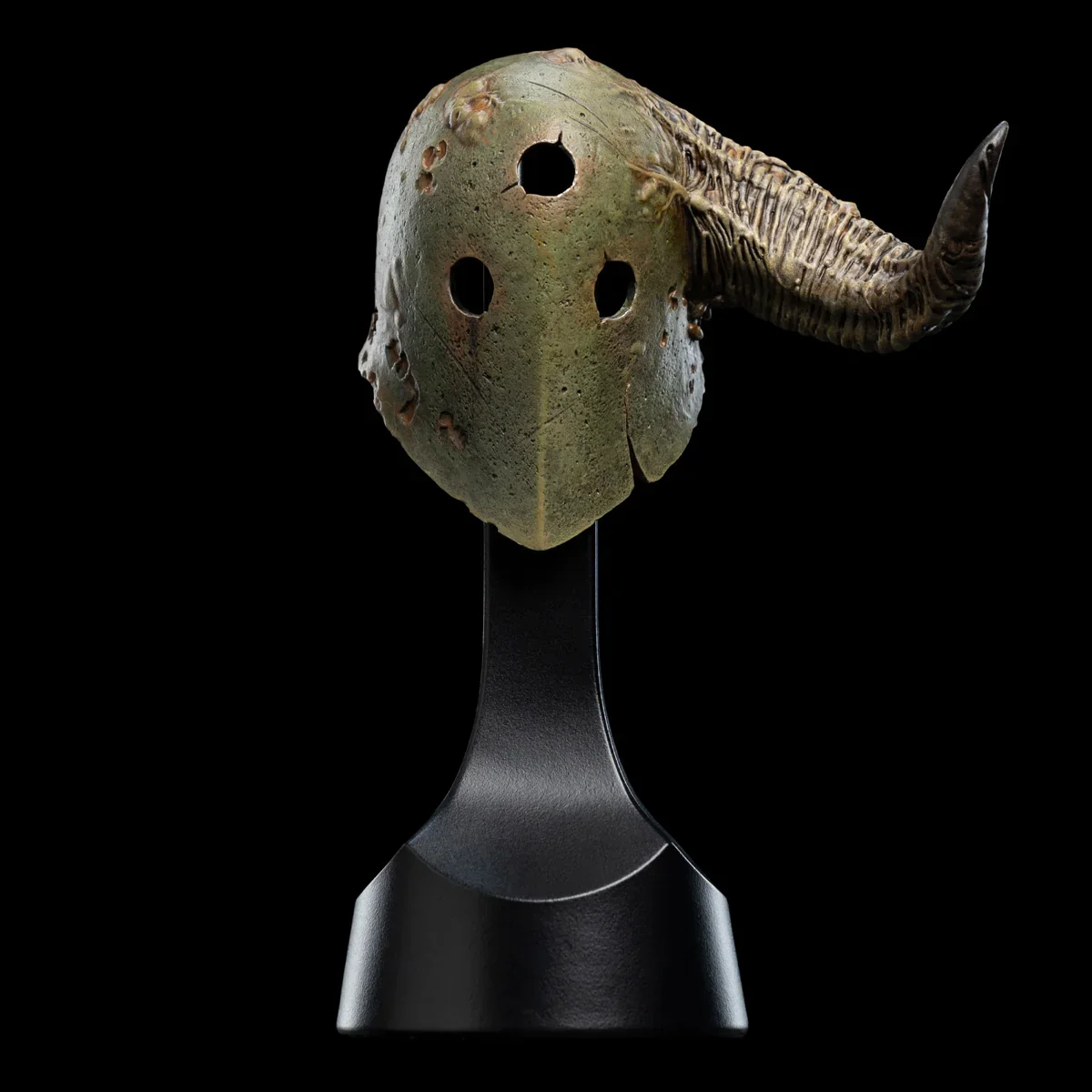 Warhammer: Age of Sigmar - Putrid Blightking Replica Helmet - Image 3