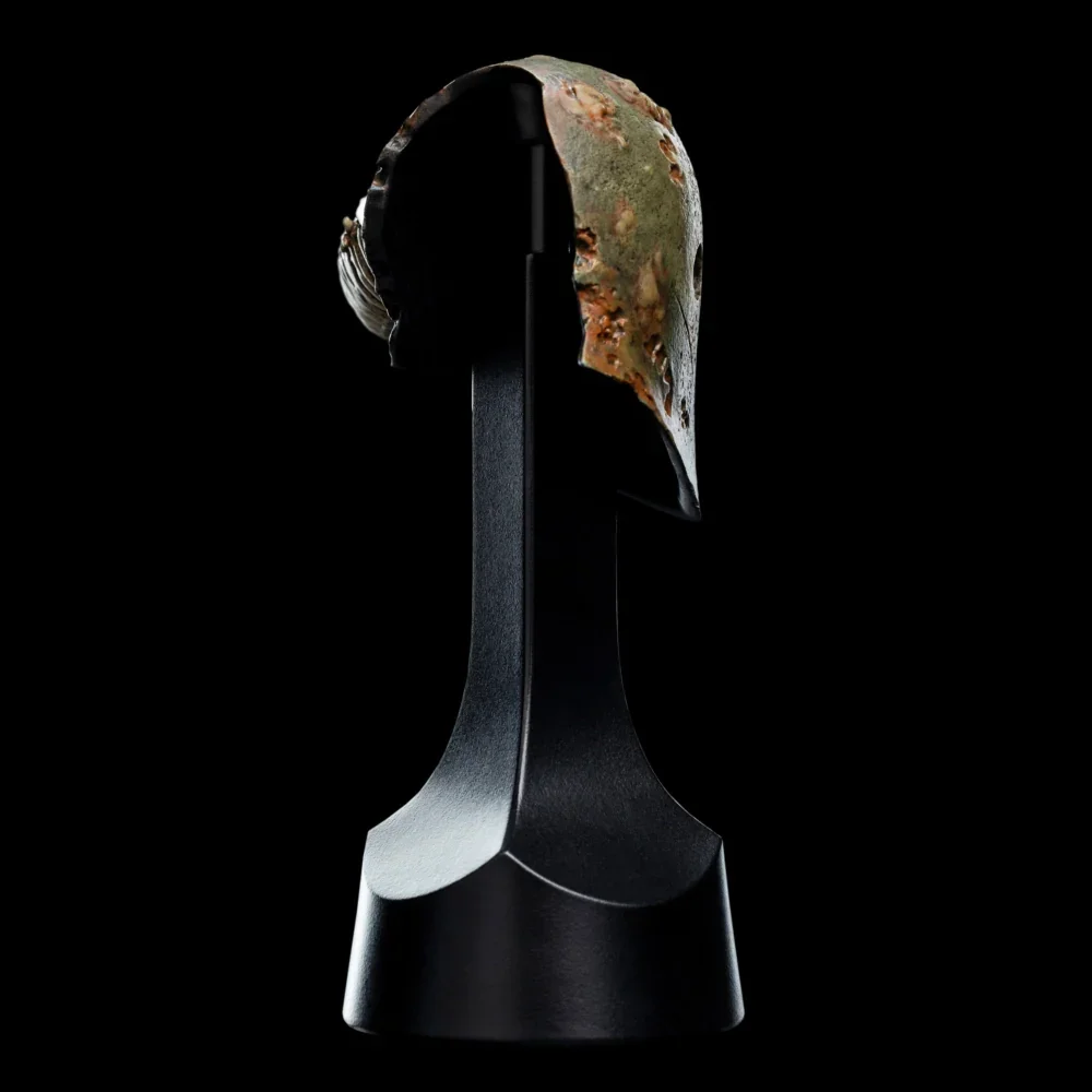 Warhammer: Age of Sigmar - Putrid Blightking Replica Helmet - Image 6