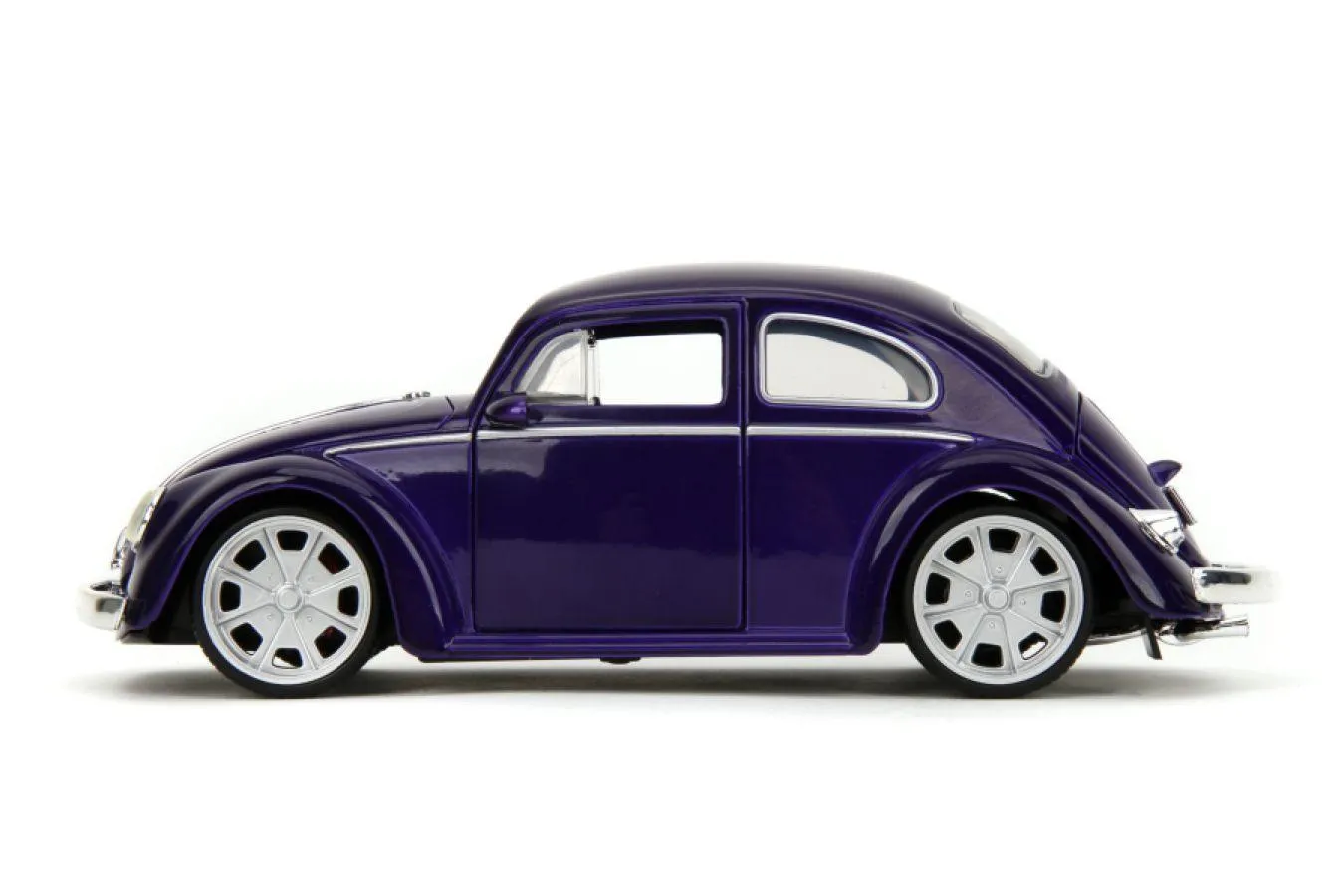 Wednesday (TV) - VW Beetle (with Wednesday) 1:24 Scale Diecast Vehicle - Image 4