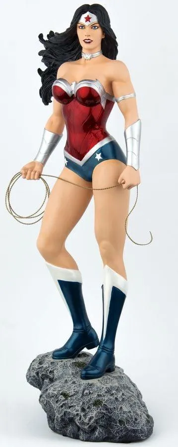 Wonder Woman - New 52 1:6th Scale LE Statue - Image 3